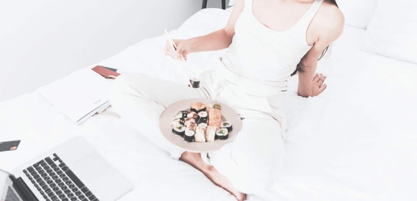 woman eating mindlessly while working