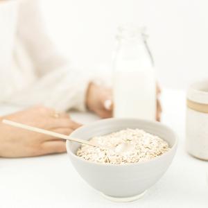 clean eating ideas for breakfast, oatmeal with peanut butter
